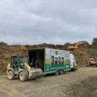 Vor-Ort-Reifen-Servicemobil_Reifen-kaputt-defekt-Panne_Radlader-Steinbruch