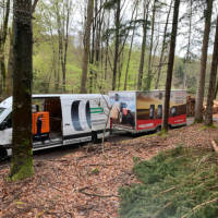 Vor-Ort-Reifen-Servicemobil_Reifen-kaputt-defekt-Panne_Wald